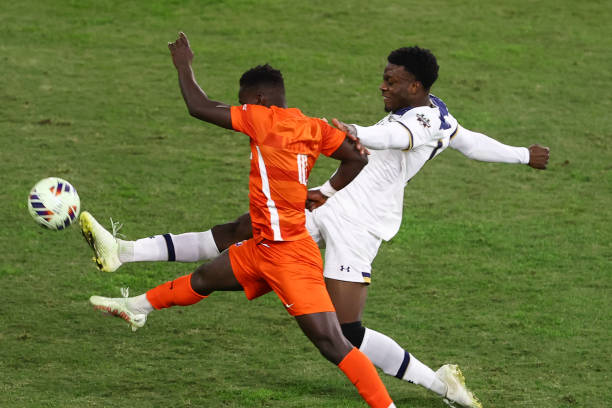 承担了高额 承担了高额